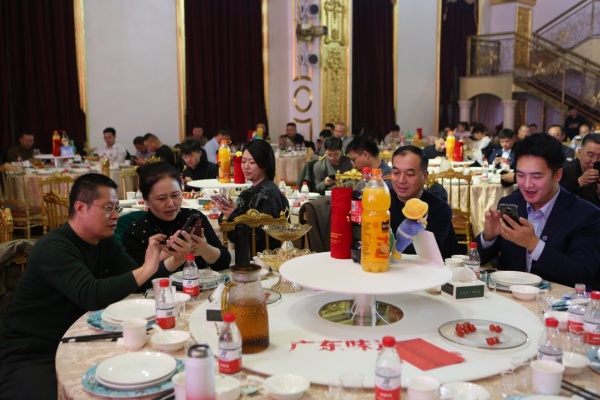 发红包_副本.jpg 发红包_副本.jpg